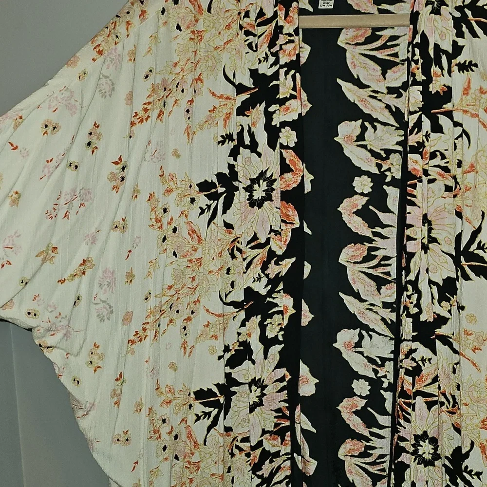 Billabong Womens Sz S/M Floral Kimono! Gorgeous
